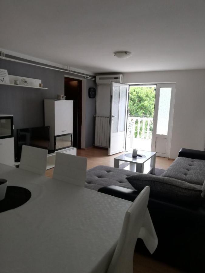 Smjestajni Objekt Padovan Banjol Exteriör bild